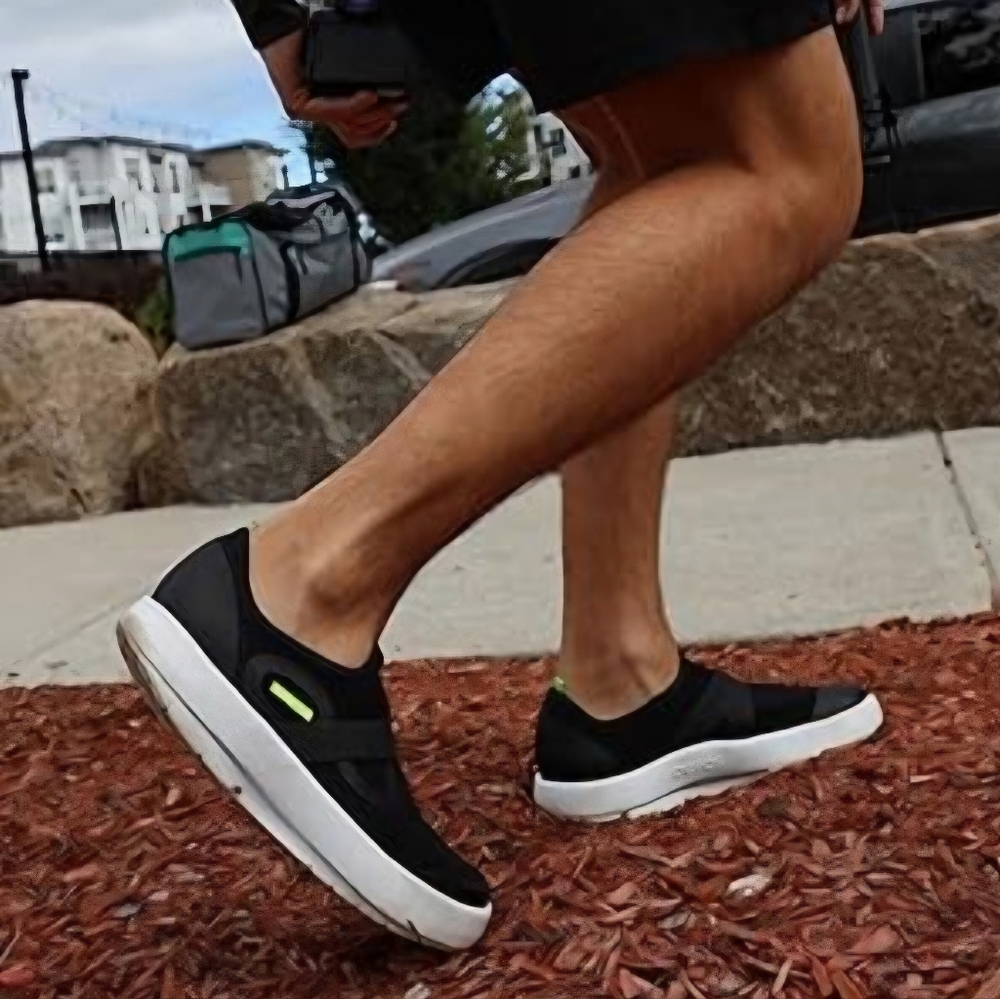 Oofos OOmg Recovery Slip On Shoe - Women's 5 Black